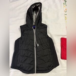 City Streets black puffer vest - large
